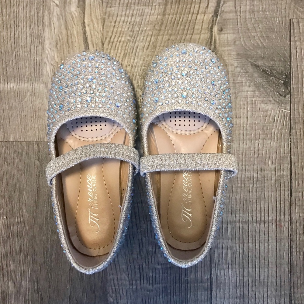 Special occasion sparkle flats